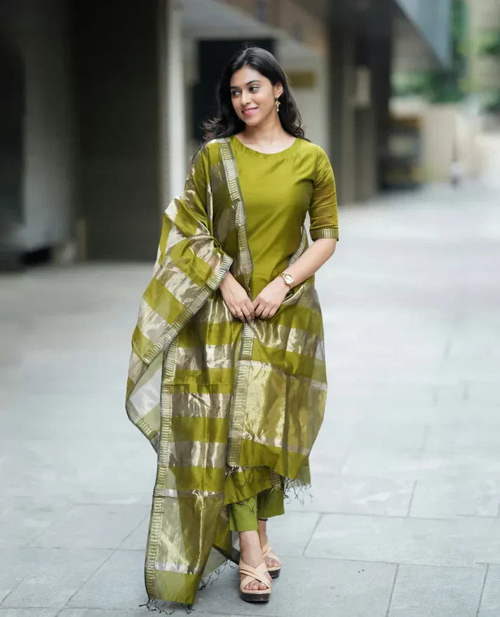 Akira kurti set