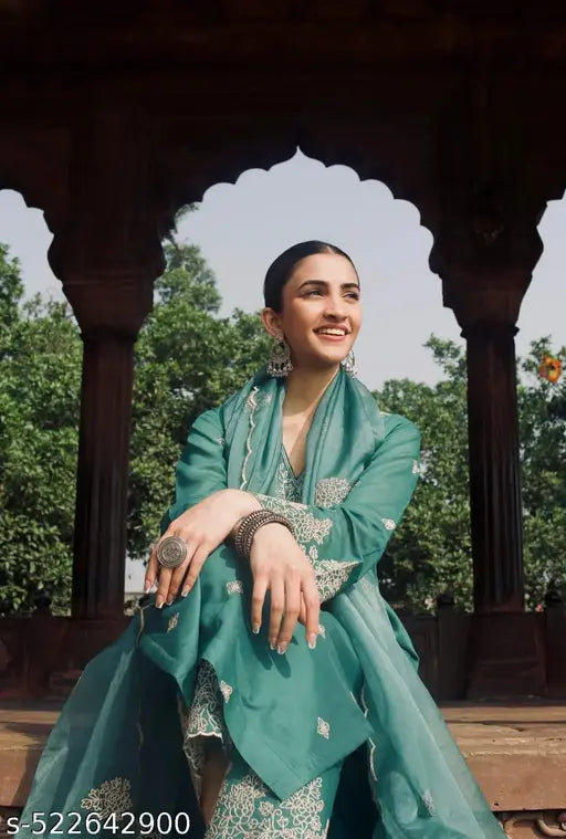 Floral Embroidered Regular Thread Work Straight Kurta with Palazzos & Dupatta